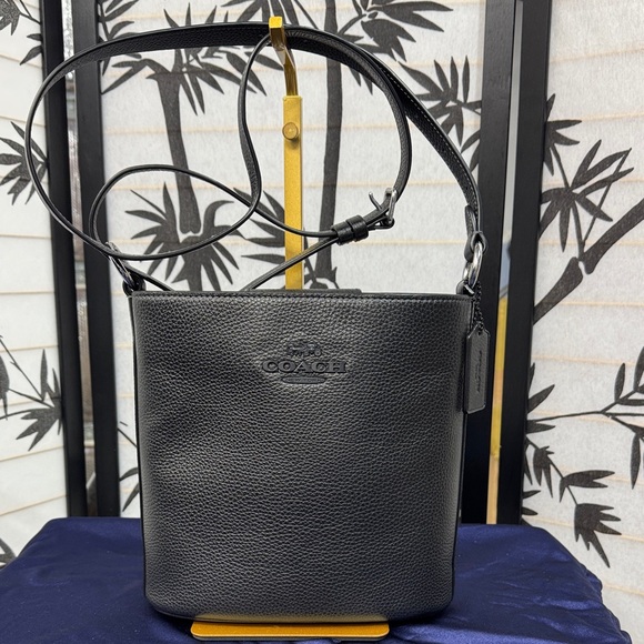 Coach Sophie Bucket Crossbody/Shoulder Bag - Picture 2 of 13